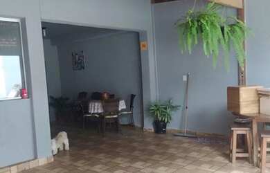 Imagem: A casa possui 2 Dormitórios, 1 Banheiro, 1 Vaga na garagem