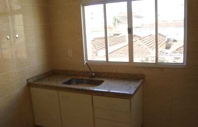 Imagem: O apartamento possui 1 Dormitório, 1 Banheiro, 1 Vaga na garagem