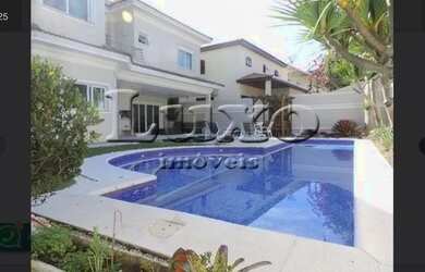 Imagem: A casa em condomínio possui 4 Dormitórios, 5 Banheiros, 3