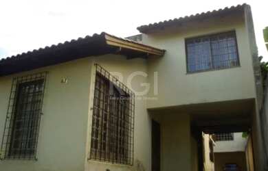 Imagem: A casa possui 4 Dormitórios, 4 Banheiros, 4 Vagas na garagem