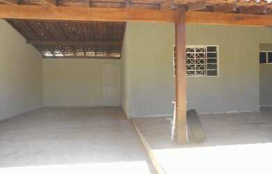 Imagem: A casa possui 2 Dormitórios, 1 Banheiro, 3 Vagas na garagem