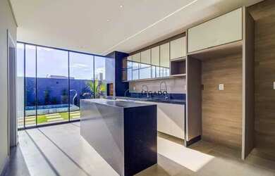 Imagem: A casa em condomínio possui 3 Dormitórios, 3 Banheiros, 4