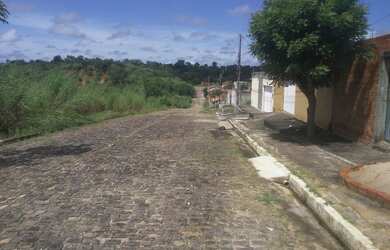 Imagem: A casa possui 2 Dormitórios, 2 Banheiros, 3 Vagas na garagem