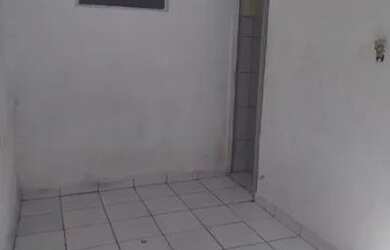 Imagem: A casa possui 1 Dormitório, 1 Banheiro e está localizado em