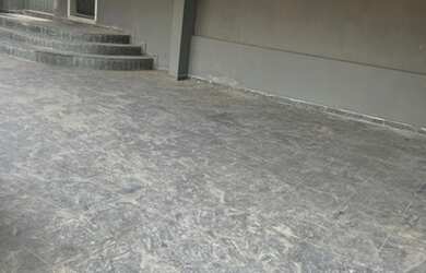 Imagem: A casa possui 3 Dormitórios, 2 Banheiros, 4 Vagas na garagem