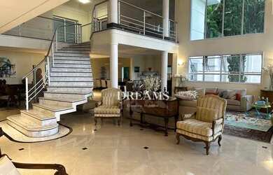 Imagem: A casa em condomínio possui 5 Dormitórios, 5 Banheiros, 5