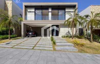 Imagem: A casa em condomínio possui 4 Dormitórios, 5 Banheiros, 4