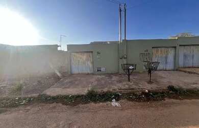 Imagem: A casa possui 2 Dormitórios, 1 Banheiro e 158m² de Área e