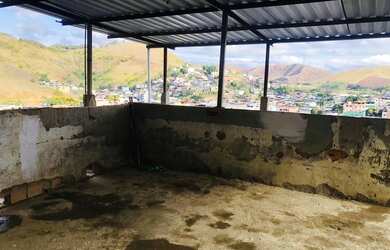 Imagem 5: Aluga-se casa. Varanda, Área de serviço, 1 Banheiroe2 Dormitórios