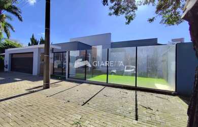 Imagem: A casa possui 2 Dormitórios, 1 Banheiro, 4 Vagas na garagem