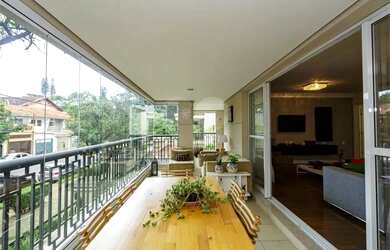 Imagem: O apartamento possui 4 Dormitórios, 5 Banheiros, 3 Vagas na