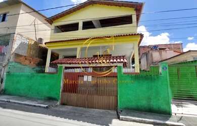 Imagem: A casa possui 4 Dormitórios, 3 Banheiros, 5 Vagas na garagem