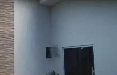 Imagem: A casa possui 2 Dormitórios, 2 Banheiros, 2 Vagas na garagem