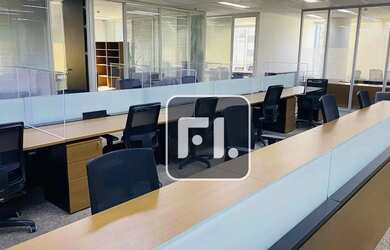 Imagem: O depósito possui 5 Vagas na garagem e 311m² de Área e está