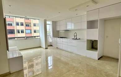 Imagem: O apartamento possui 3 Dormitórios, 1 Banheiro, 1 Vaga na garagem