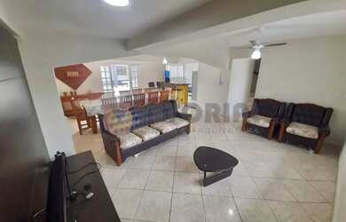 Imagem: A casa possui 4 Dormitórios, 4 Banheiros, 162m² de Área e