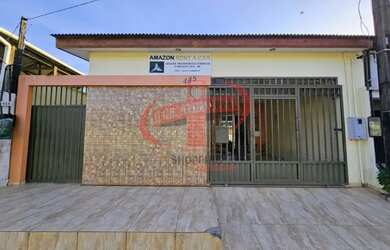 Imagem: A casa possui 3 Dormitórios, 1 Banheiro, 1 Vaga na garagem
