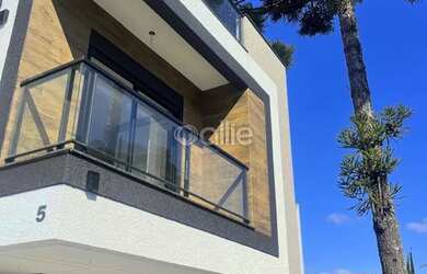 Imagem: A casa em condomínio possui 3 Dormitórios, 4 Banheiros, 2