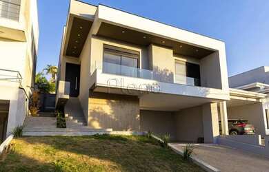 Imagem: A casa em condomínio possui 3 Dormitórios, 2 Banheiros, 4