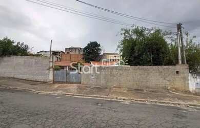 Imagem: A casa possui 2 Dormitórios, 2 Banheiros, 5 Vagas na garagem