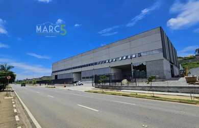 Imagem: O depósito possui 5 Vagas na garagem e 4300m² de Área e está