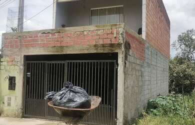 Imagem: A casa possui 2 Dormitórios, 2 Banheiros e está localizado