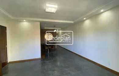 Imagem: O apartamento possui 3 Dormitórios, 1 Banheiro, 2 Vagas na