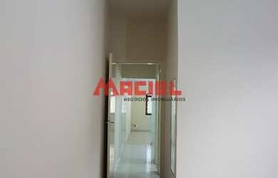 Imagem: A casa possui 2 Dormitórios, 1 Banheiro, 2 Vagas na garagem