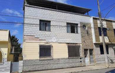 Imagem: A casa possui 3 Dormitórios, 2 Banheiros, 100m² de Área e