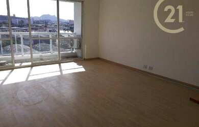 Imagem: O depósito possui 2 Vagas na garagem, 44m² de Área e está