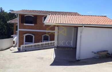 Imagem: A casa possui 5 Dormitórios, 5 Banheiros, 2 Vagas na garagem