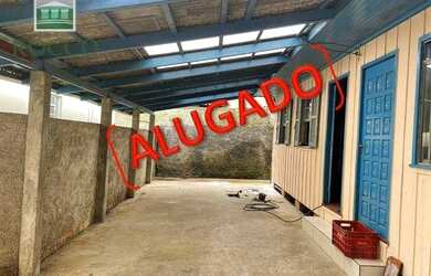 Imagem: A casa possui 2 Dormitórios, 1 Banheiro, 5 Vagas na garagem