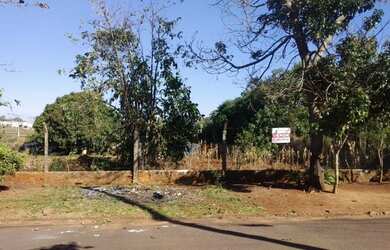 Imagem: O terreno possui 300m² de Área e está localizado em Polo