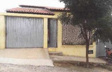 Imagem: A casa possui 2 Dormitórios, 1 Banheiro, 1 Vaga na garagem