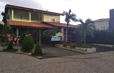 Imagem: A casa possui 1 Dormitório, 5 Banheiros, 5 Vagas na garagem