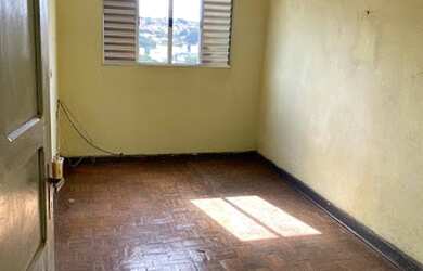 Imagem: A casa possui 2 Dormitórios, 2 Banheiros, 2 Vagas na garagem