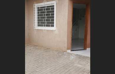 Imagem: A casa possui 3 Dormitórios, 2 Banheiros, 1 Vaga na garagem