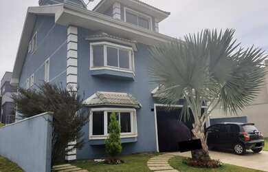 Imagem: A casa possui 5 Dormitórios, 5 Banheiros, 4 Vagas na garagem