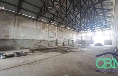 Imagem: O depósito possui 1 Vaga na garagem, 700m² de Área e está