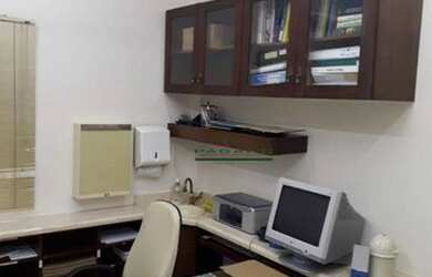 Imagem: O depósito possui 3 Vagas na garagem e 30m² de Área e está