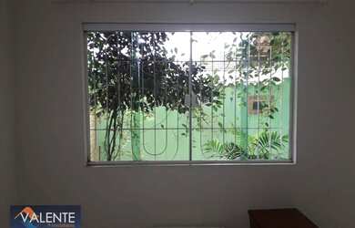 Imagem: A casa possui 2 Dormitórios, 4 Banheiros, 1 Vaga na garagem