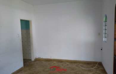 Imagem: A casa possui 2 Dormitórios, 1 Banheiro, 2 Vagas na garagem