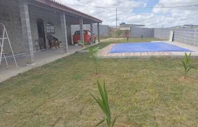 Imagem: A chácara possui 800m² de Área, Piscina, Varanda e está