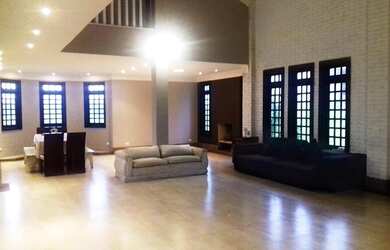 Imagem: A casa em condomínio possui 5 Dormitórios, 5 Banheiros, 4