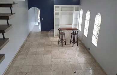 Imagem: A casa possui 4 Dormitórios, 4 Banheiros, 3 Vagas na garagem