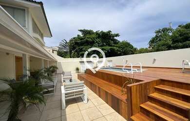 Imagem: A casa em condomínio possui 4 Dormitórios, 4 Banheiros, 5