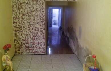 Imagem: A casa possui 3 Dormitórios, 2 Banheiros, 1 Vaga na garagem