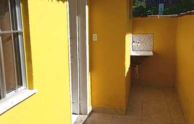 Imagem: A casa possui 1 Dormitório, 1 Banheiro, 32m² de Área e está