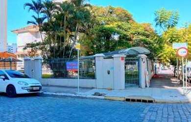 Imagem: A casa possui 1 Dormitório, 2 Banheiros e 325m² de Área e