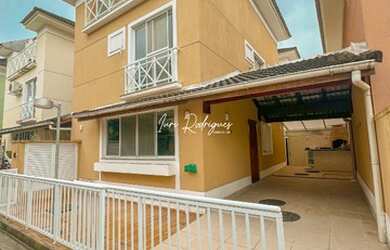 Imagem: A casa em condomínio possui 4 Dormitórios, 5 Banheiros, 3